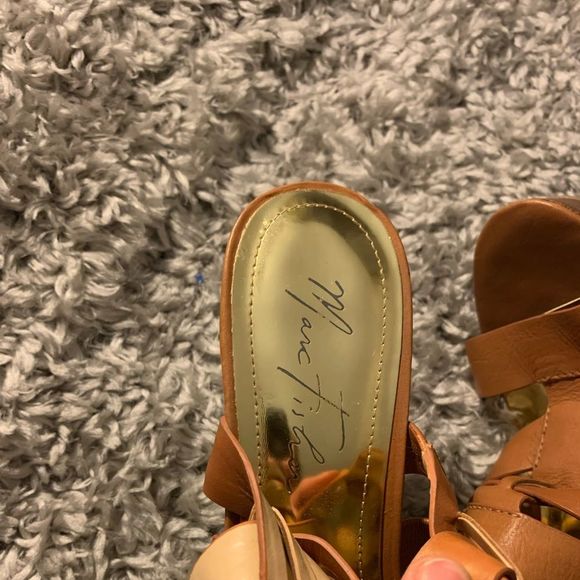 👠 MARC FISHER || Caramel Gold Strap Buckle 5 inch heel 👠 - Picture 7 of 8